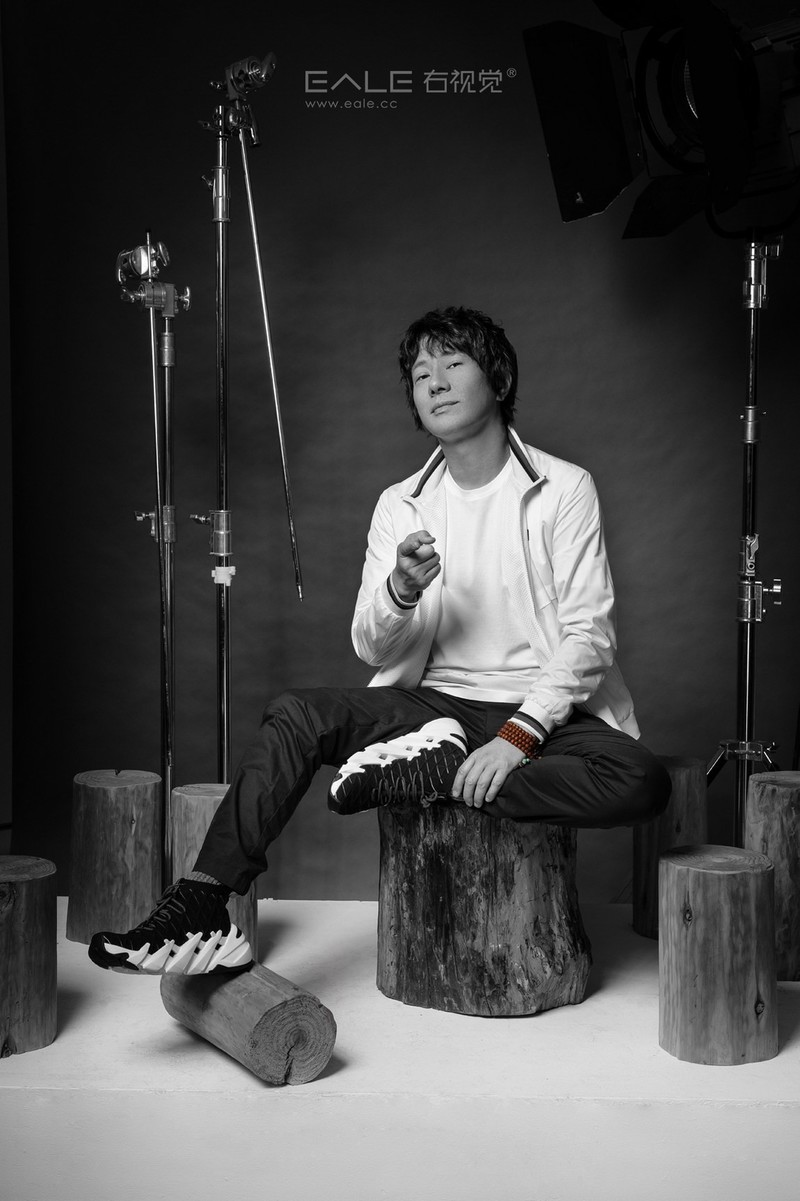 右视觉摄影郑钧多面人生永不退转