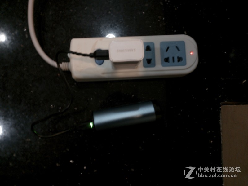 【飞毛腿移动电源】开机图+实用