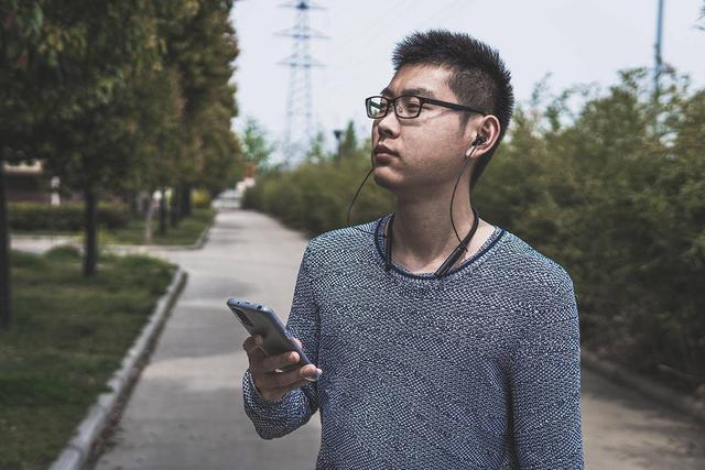 无感佩戴，沉浸音乐体验，杰伦代言的国产降噪耳机确实优秀