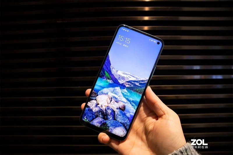 5G手机做到两千元，vivo z6颜值与性能兼具吗？