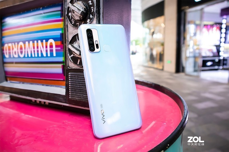 5G手机做到两千元，vivo z6颜值与性能兼具吗？