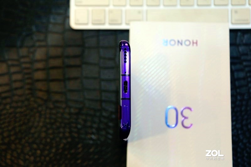 三千档带潜望式镜头的“中杯”旗舰香吗—荣耀30初体验