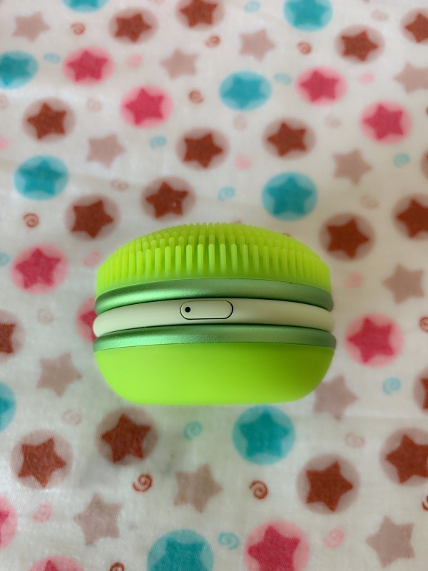 来自法国的甜美画风   迪丽热巴代言声波电动洁面仪评测