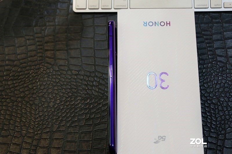 三千档带潜望式镜头的“中杯”旗舰香吗—荣耀30初体验