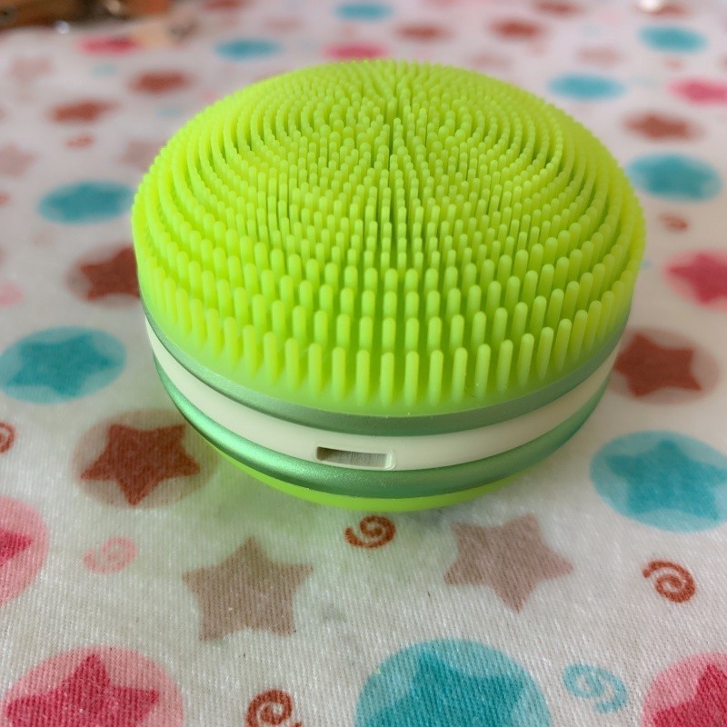 来自法国的甜美画风   迪丽热巴代言声波电动洁面仪评测