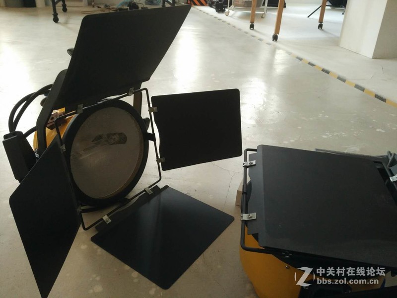 出一套自用的佳能5D3相机+闪光灯、摄影灯等，原装正品行货