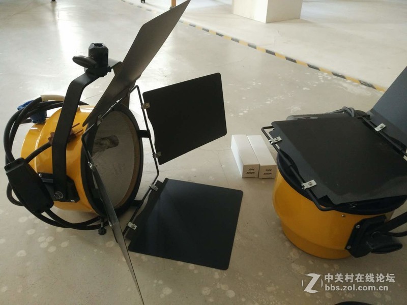 出一套自用的佳能5D3相机+闪光灯、摄影灯等，原装正品行货