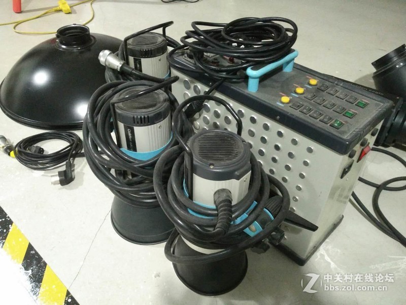 出一套自用的佳能5D3相机+闪光灯、摄影灯等，原装正品行货