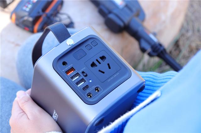 不足千元，接口丰富可输出220V，奥睿科户外电源体验