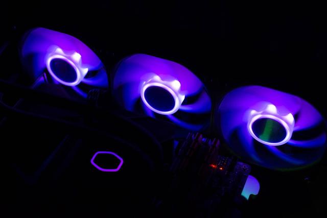 酷冷至尊新冰神B360水冷散热器评测，超频CPU被压制到70℃