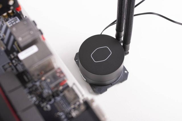 酷冷至尊新冰神B360水冷散热器评测，超频CPU被压制到70℃