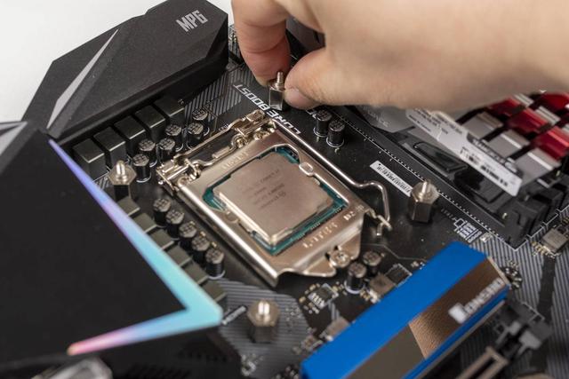 酷冷至尊新冰神B360水冷散热器评测，超频CPU被压制到70℃