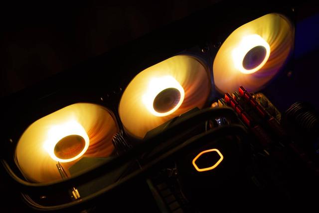 酷冷至尊新冰神B360水冷散热器评测，超频CPU被压制到70℃