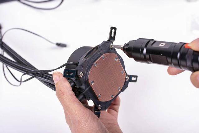 酷冷至尊新冰神B360水冷散热器评测，超频CPU被压制到70℃