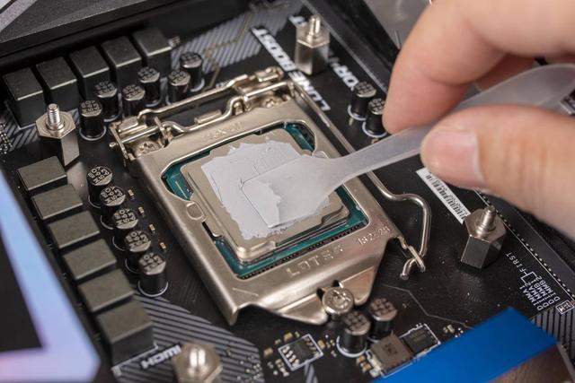 酷冷至尊新冰神B360水冷散热器评测，超频CPU被压制到70℃