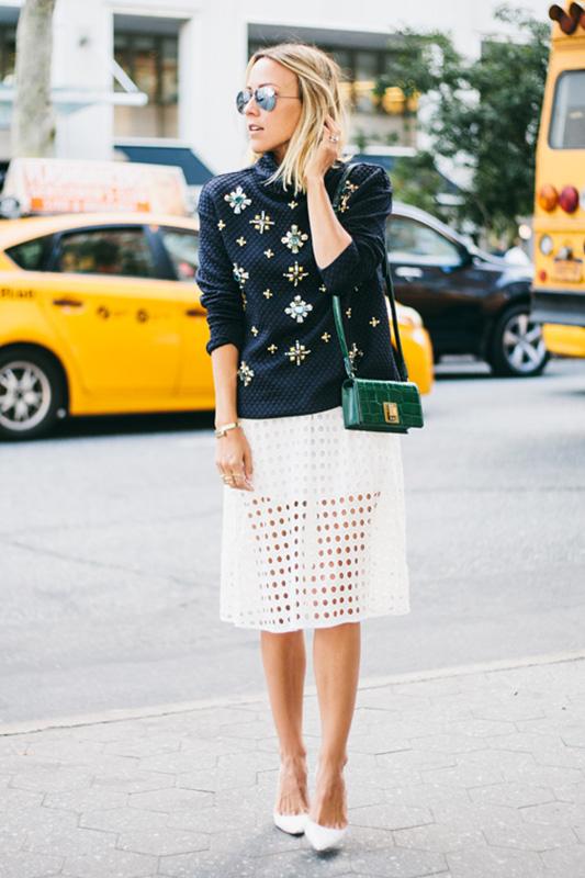 美女的日常：让透薄纱裙随风飘扬！