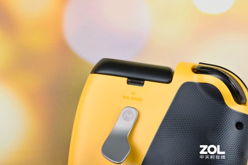 不要断触要一触即发，飞智黄蜂2单手手柄吃鸡稳