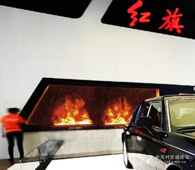 汽车展会美女车模与伏羲壁炉车展伏羲3d雾化电壁炉仿真假篝火台