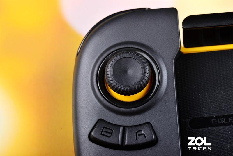 不要断触要一触即发，飞智黄蜂2单手手柄吃鸡稳