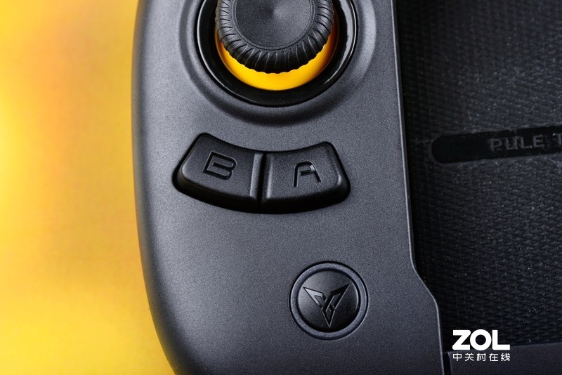 不要断触要一触即发，飞智黄蜂2单手手柄吃鸡稳
