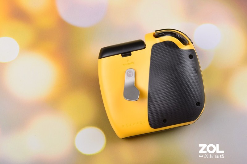 不要断触要一触即发，飞智黄蜂2单手手柄吃鸡稳