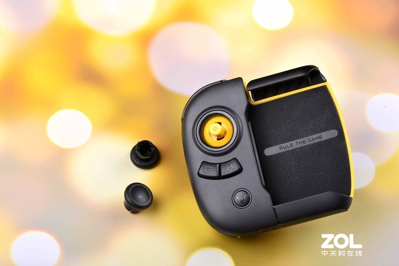 不要断触要一触即发，飞智黄蜂2单手手柄吃鸡稳