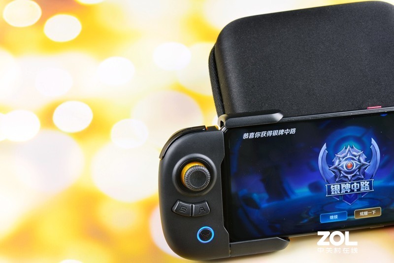 不要断触要一触即发，飞智黄蜂2单手手柄吃鸡稳