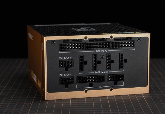 i5-9400F带RTX2080Ti？画面确实太美