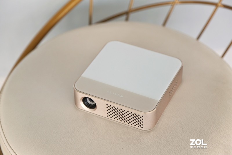 便携为王！手掌上的移动巨幕影院，微鲸E2 Plus上手体验
