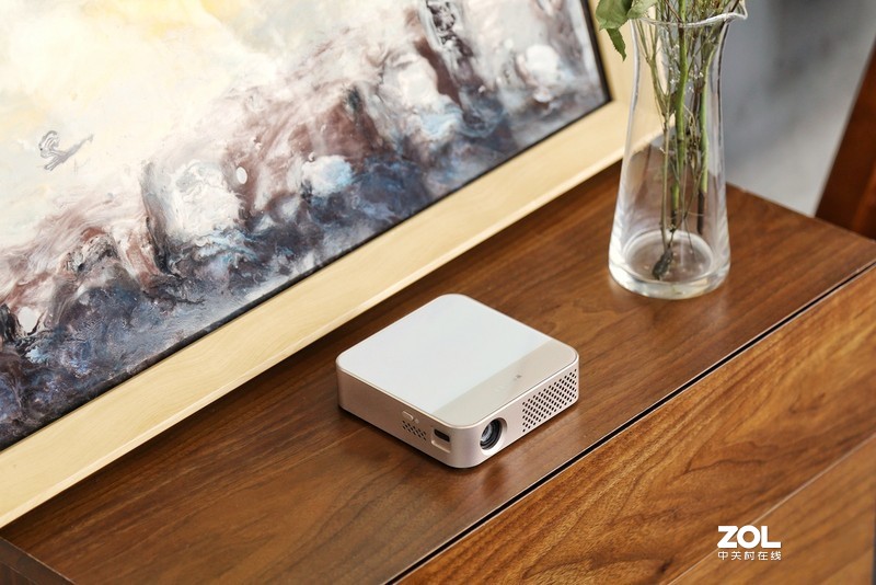 便携为王！手掌上的移动巨幕影院，微鲸E2 Plus上手体验