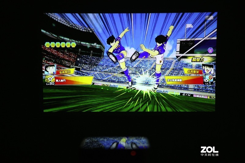 便携为王！手掌上的移动巨幕影院，微鲸E2 Plus上手体验