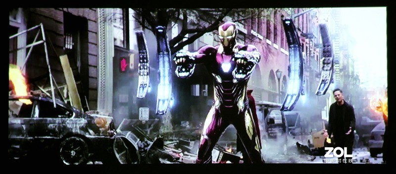 便携为王！手掌上的移动巨幕影院，微鲸E2 Plus上手体验