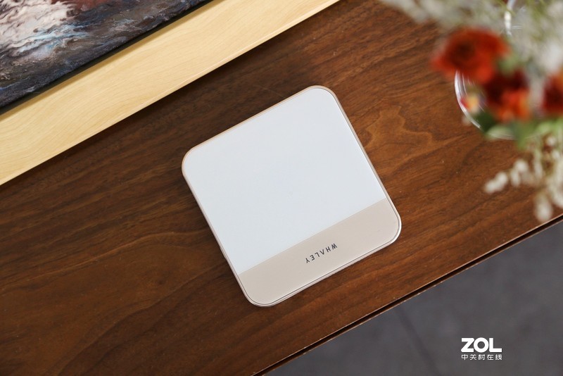 便携为王！手掌上的移动巨幕影院，微鲸E2 Plus上手体验