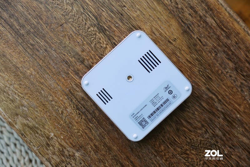 便携为王！手掌上的移动巨幕影院，微鲸E2 Plus上手体验