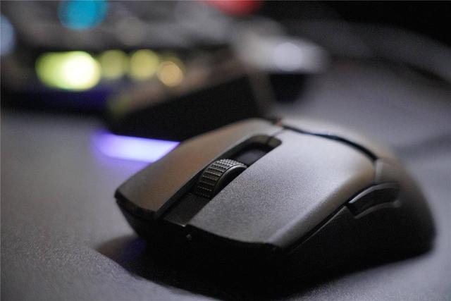 生而全能，让游戏体验更加纯粹--雷蛇毒蝰终极版电竞鼠标