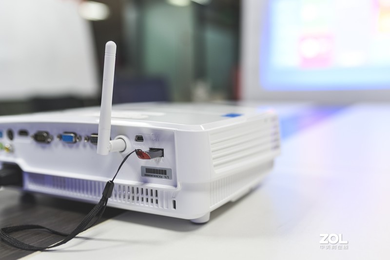 打破传统投影仪“拖后腿”的现象，明基E500投影仪才能更好玩转会议室