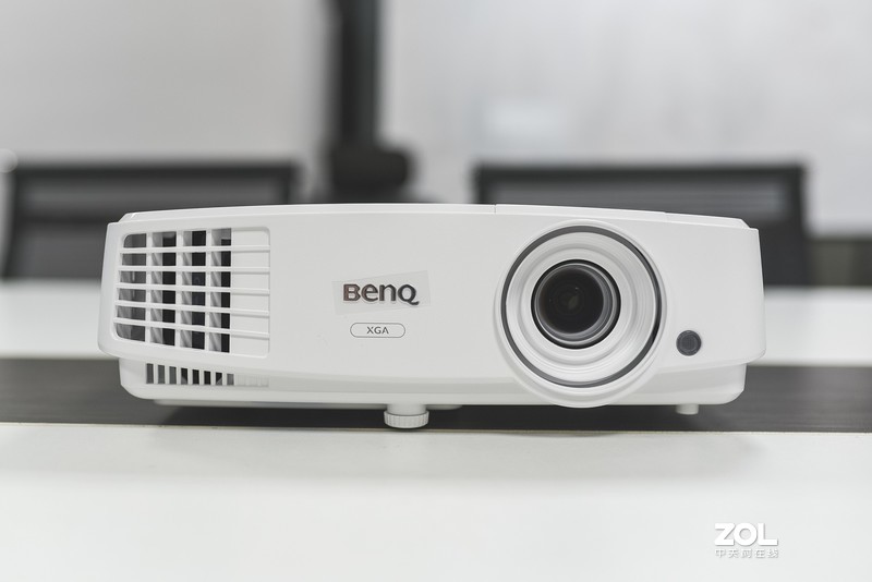 打破传统投影仪“拖后腿”的现象，明基E500投影仪才能更好玩转会议室