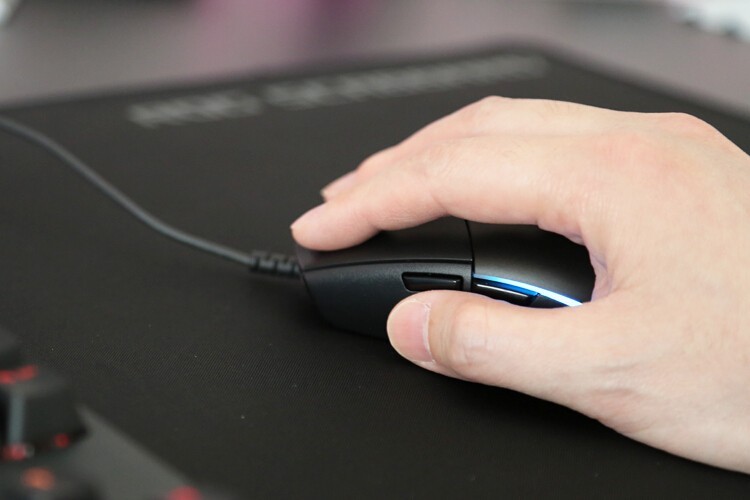 打造罗技旗舰灯效：罗技G102二代游戏鼠标开箱