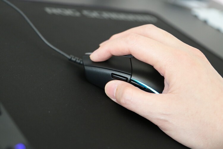 打造罗技旗舰灯效：罗技G102二代游戏鼠标开箱