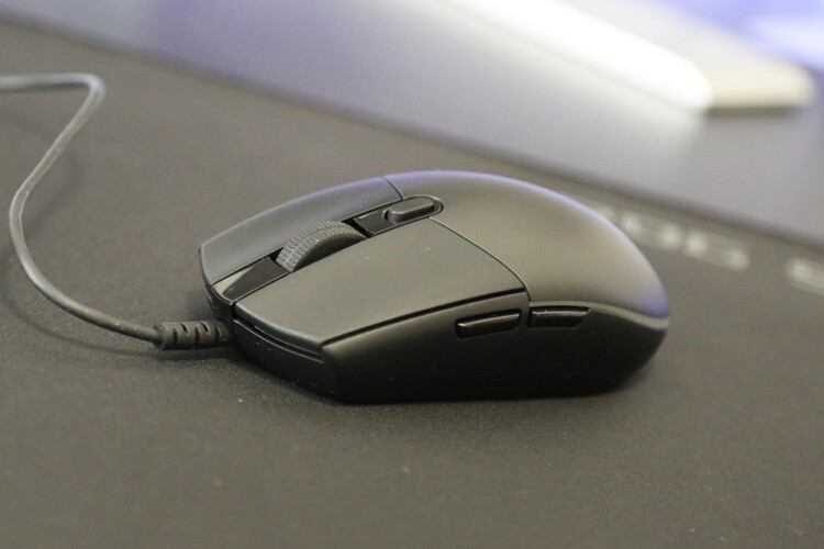 打造罗技旗舰灯效：罗技G102二代游戏鼠标开箱