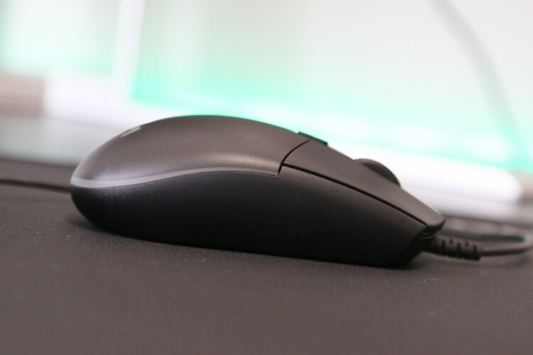 打造罗技旗舰灯效：罗技G102二代游戏鼠标开箱