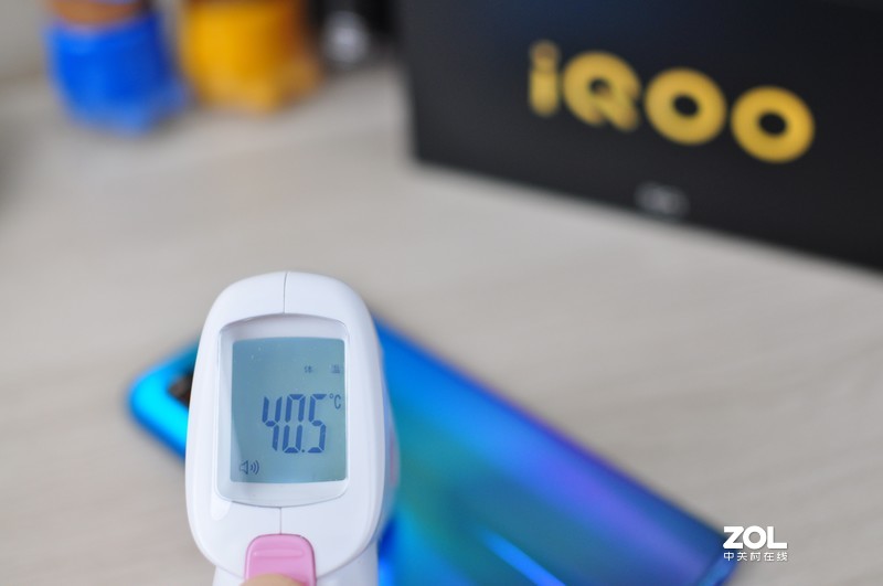 一个手机钉子户的妥协 —— iQOO Neo3真香体验分享（篇一：开箱、跑分、游戏性能）