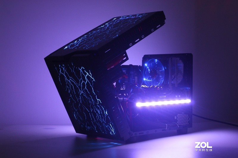 颜值与个性共舞，大水牛铁血战士异形机箱，越夜越有机