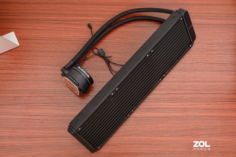 颜值与个性共舞，大水牛铁血战士异形机箱，越夜越有机