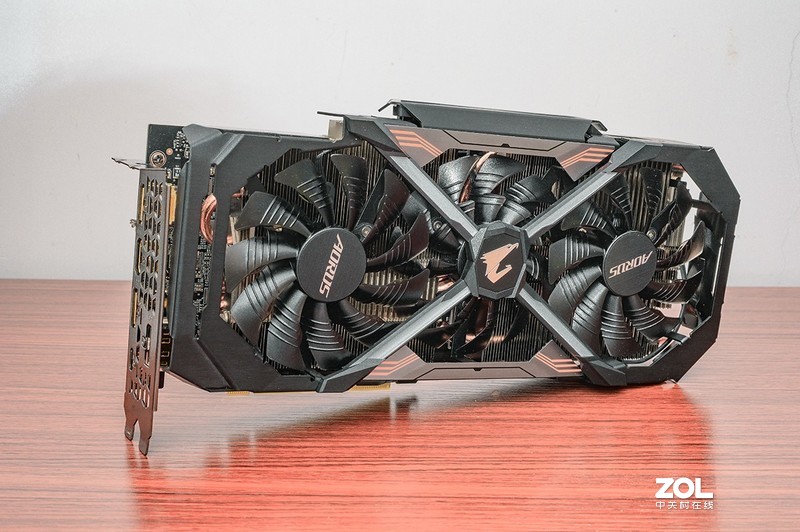 颜值与个性共舞，大水牛铁血战士异形机箱，越夜越有机