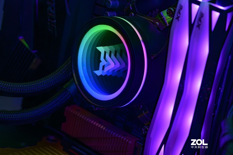 颜值与个性共舞，大水牛铁血战士异形机箱，越夜越有机