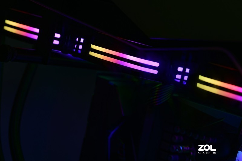 颜值与个性共舞，大水牛铁血战士异形机箱，越夜越有机