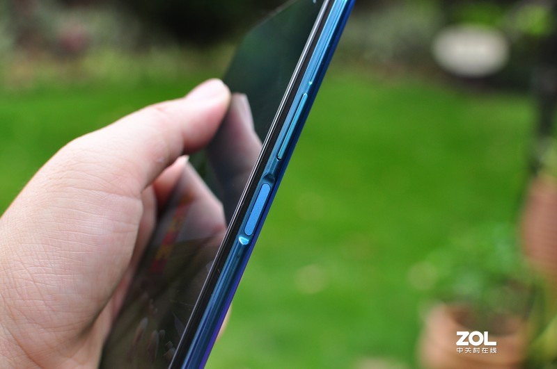 一个手机钉子户的妥协 —— iQOO Neo3真香体验分享（篇一：开箱、跑分、游戏性能）