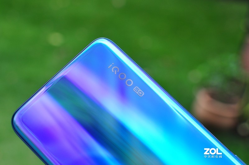 一个手机钉子户的妥协 —— iQOO Neo3真香体验分享（篇一：开箱、跑分、游戏性能）