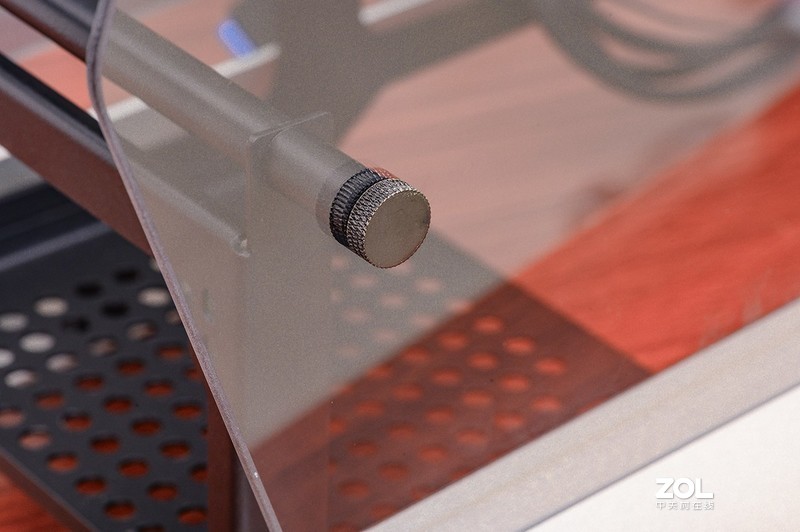 颜值与个性共舞，大水牛铁血战士异形机箱，越夜越有机